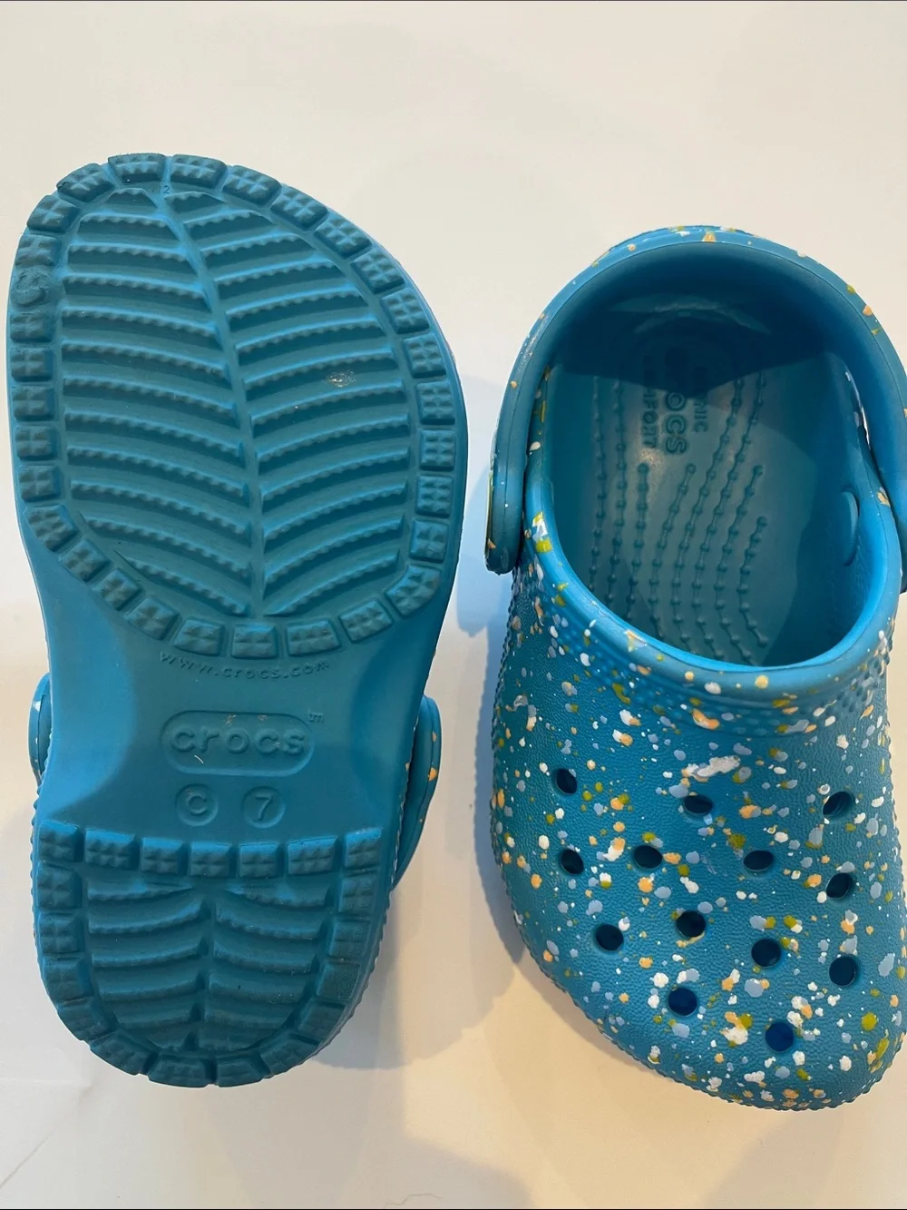 CROCS Kids Blue Speckle Water Clogs with Heel Strap